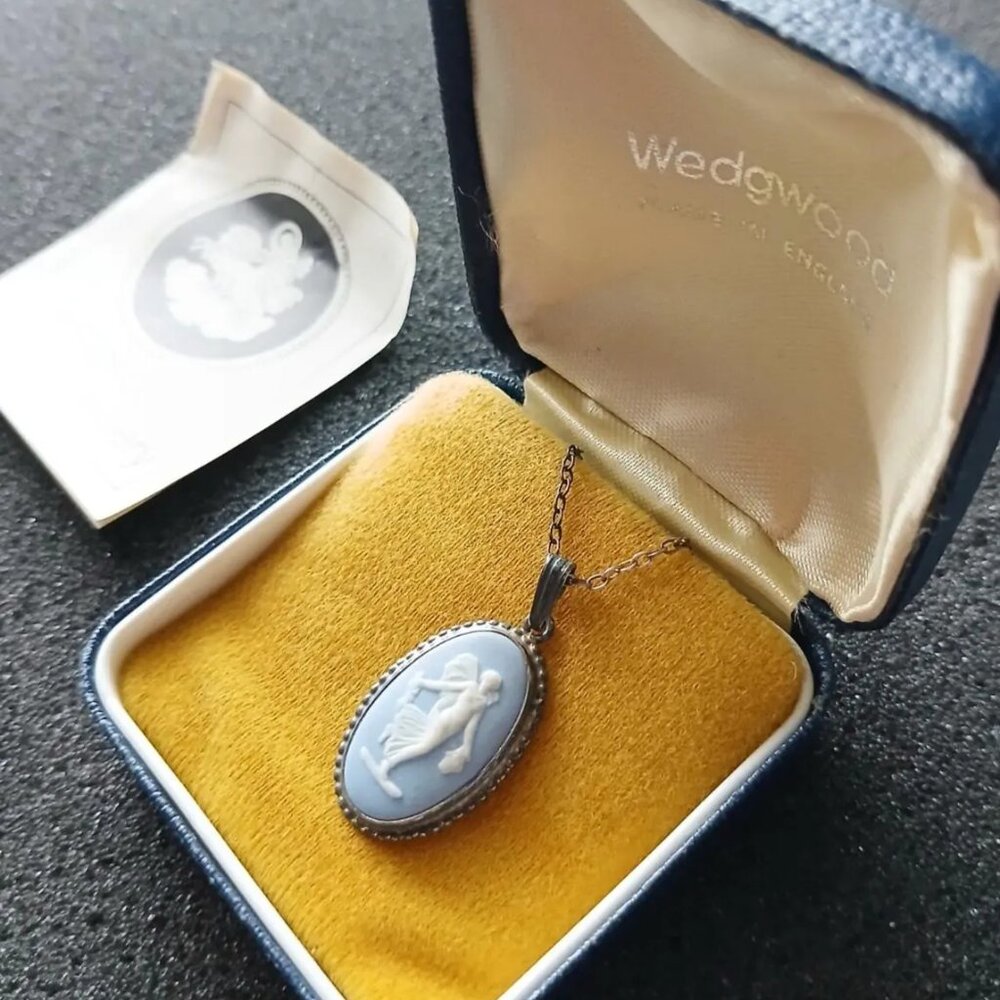 Vintage Wedgwood Jasperware Cameo Pendant on Sterling Silver Chain – Boxed